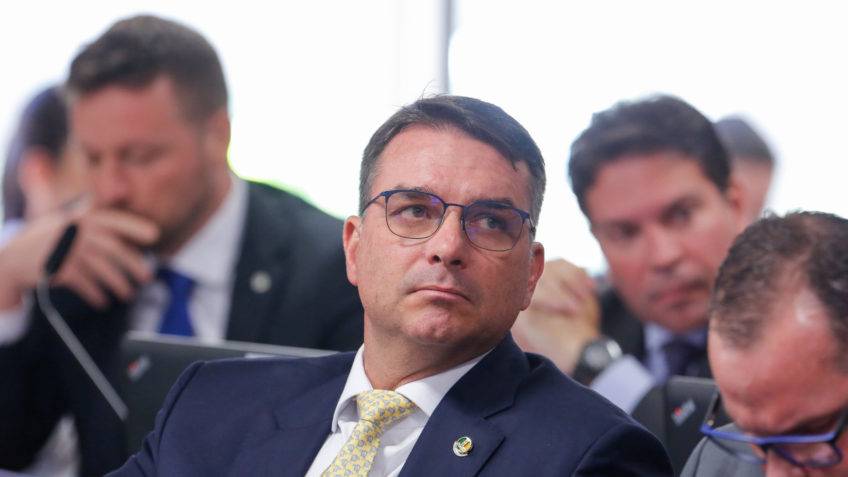 Flávio confirma encontro com Vorcaro após banqueiro ter sido preso