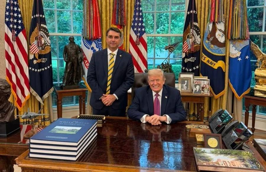 Flávio é recebido por Trump na Casa Branca; saiba bastidores