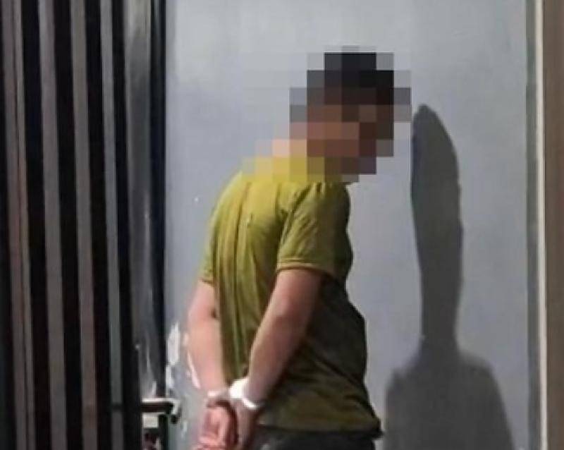 Homem invade casa e se masturba para crianças de 7 e 8 anos e acaba preso