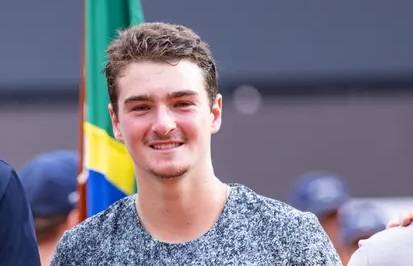 João Fonseca bate Djokovic de virada em maior vitória da carreira e vai às oitavas de Roland Garros