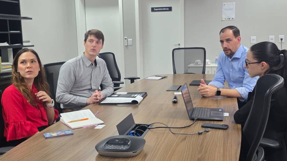  Representantes dos EUA se impressionam com produção de etanol de milho