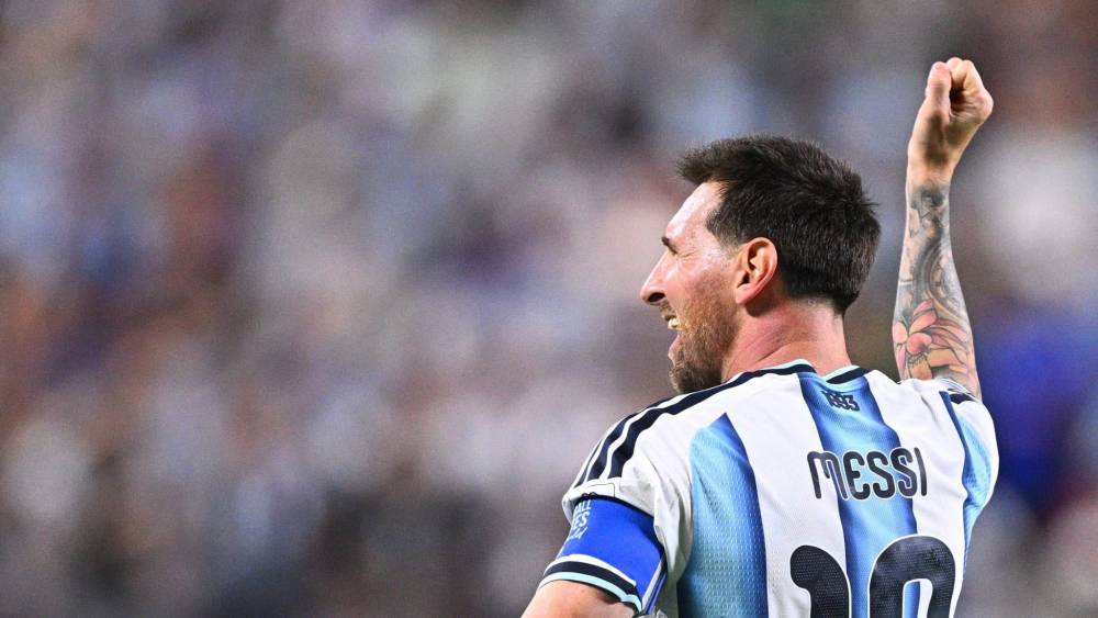 Messi desafia o impossível, marca três gols e alcança recorde que parecia eterno nas Copas do Mundo
