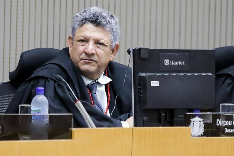TJMT aprova aposentadoria de desembargador investigado pelo CNJ