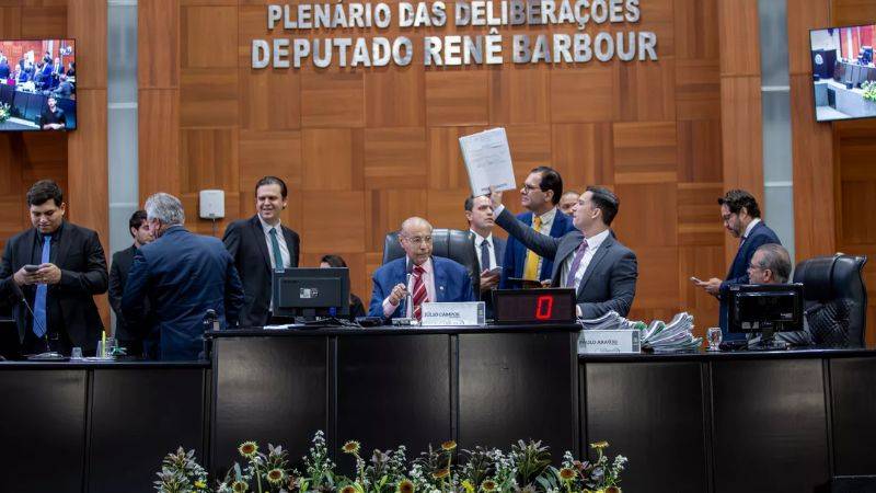 Deputados derrubam cinco vetos do governo e aprovam mudanças em projetos na ALMT