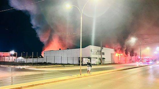 Incêndio destrói almoxarifado e Centro de Distribuição de merenda da Prefeitura de VG