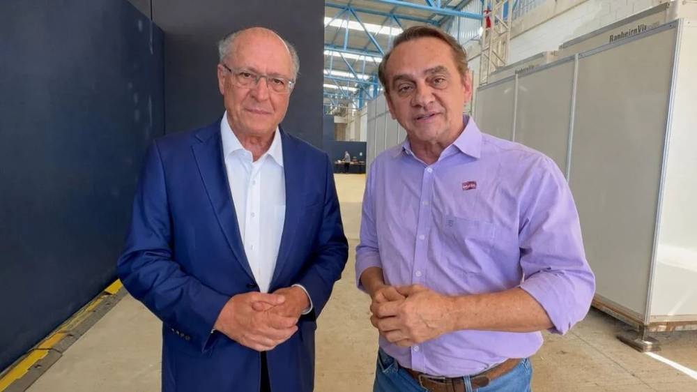 Wilson Santos e Alckmin trocam impressões sobre ferrovia e agroindústria durante inauguração em Dom Aquino