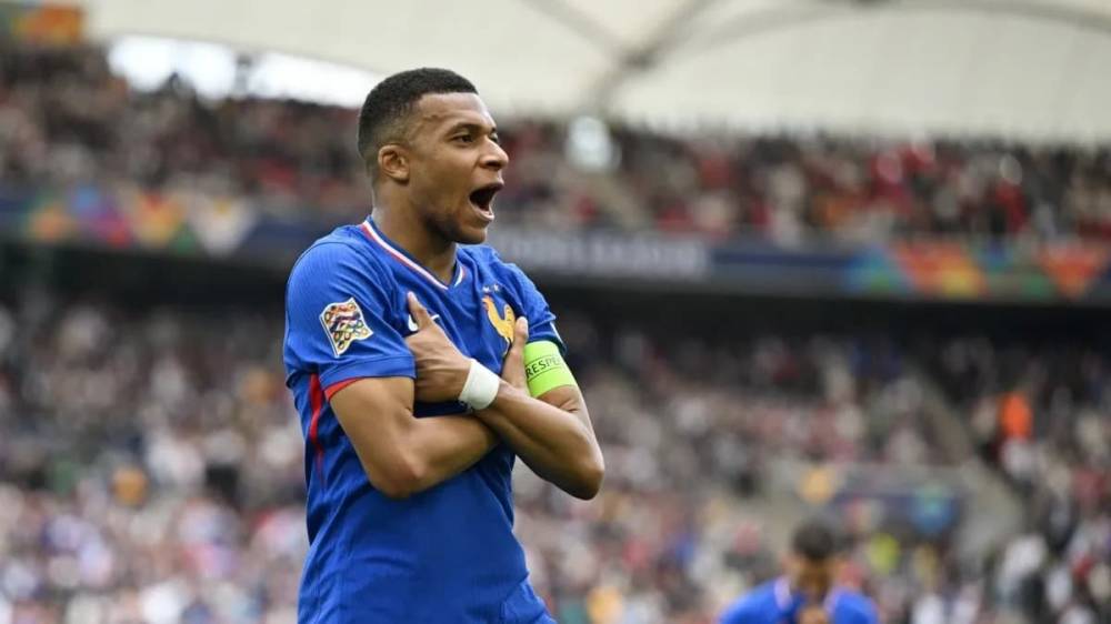 Mbappé completa 100 jogos pela França, desafia recorde de Messi e faz declaração que surpreende o mundo do futebol