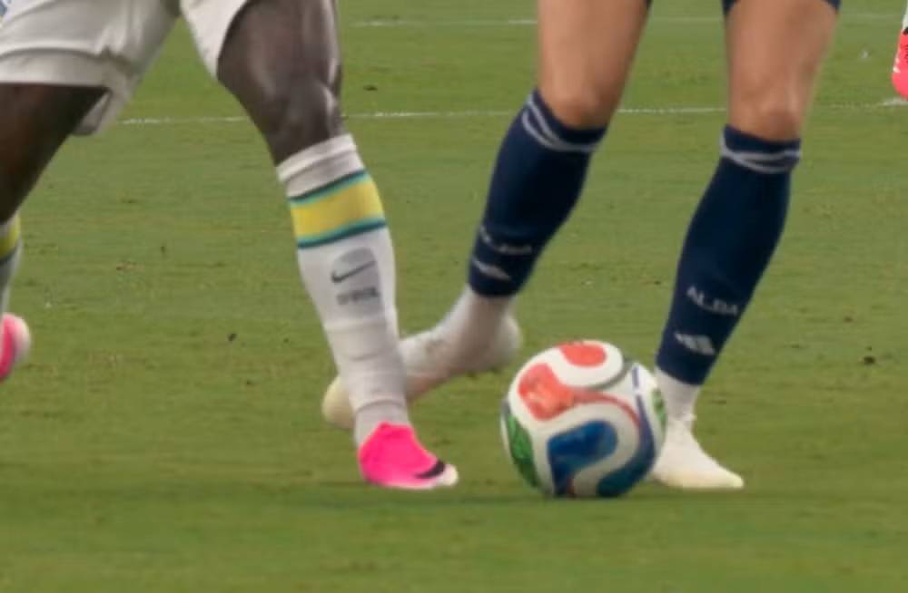 Com brilho de Vini Jr., Brasil vence a Escócia por 3 a 0 