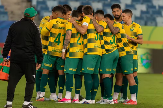 Cuiabá reage após primeiro tempo desastroso e arranca empate diante do Londrina