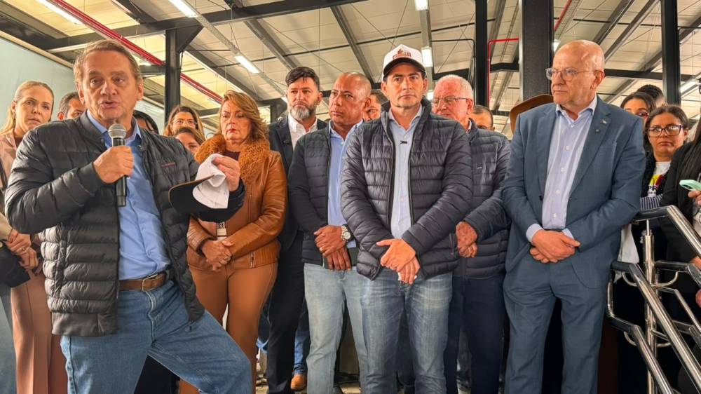  Wilson Santos participa da entrega da Feira do Produtor e cobra solução para o Portão do Inferno