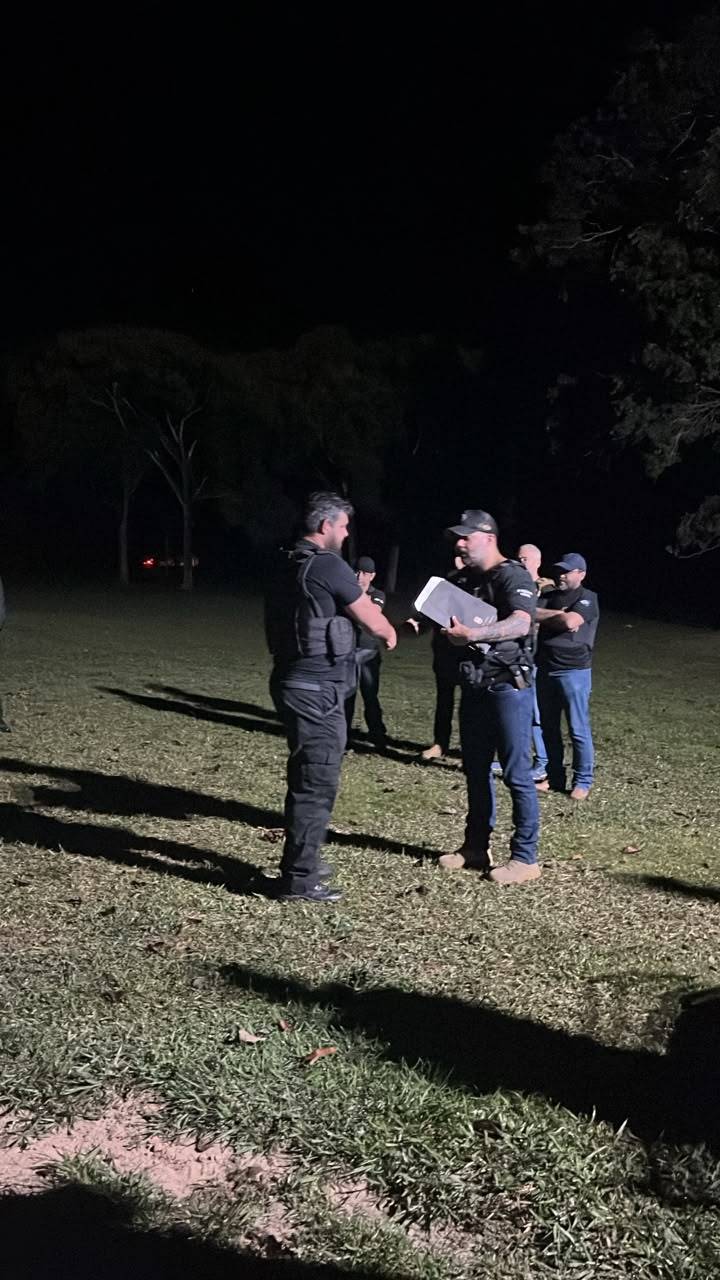 Polícia Civil cumpre 8 mandados de prisão e 12 de busca e apreensão contra suspeitos de integrar facção criminosa em Rosário Oeste