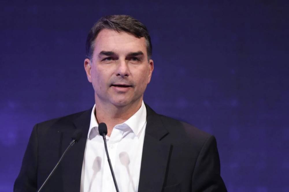 Flávio desqualifica pesquisa Quaest após queda de intenção de voto