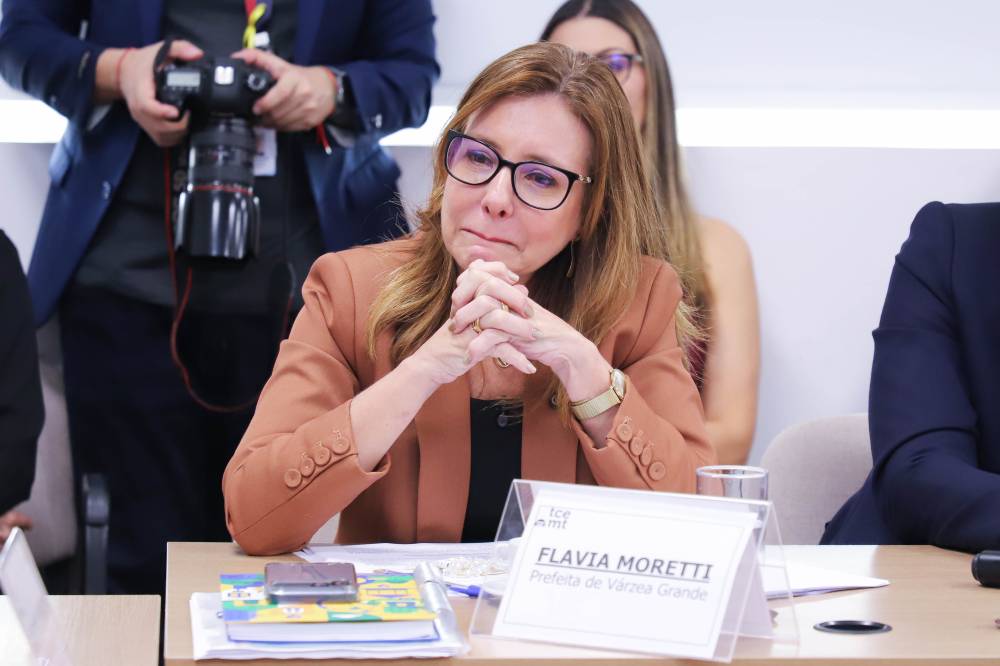 Emocionada, Flávia Moretti diz que pode haver demissões 