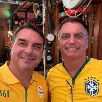 Moraes quer parecer da PGR sobre veto a visitas de Flávio a Bolsonaro