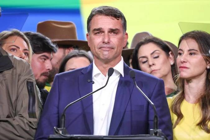 Pesquisa aponta que Flávio Bolsonaro lidera pesquisa para presidente em Mato Grosso