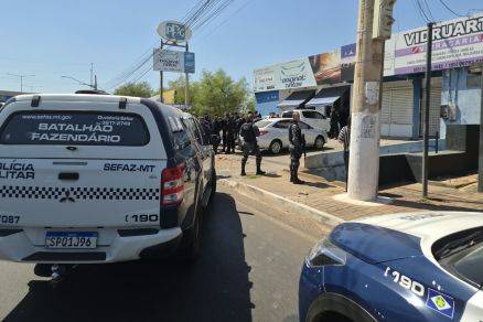 Assalto em Várzea Grande deixa 2 bandidos mortos e dono de loja ferido