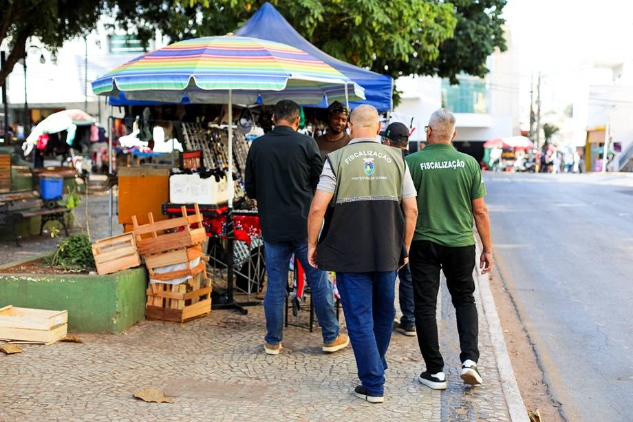 Prefeitura aperta o cerco contra ambulantes nas calçadas no centro de Cuiabá