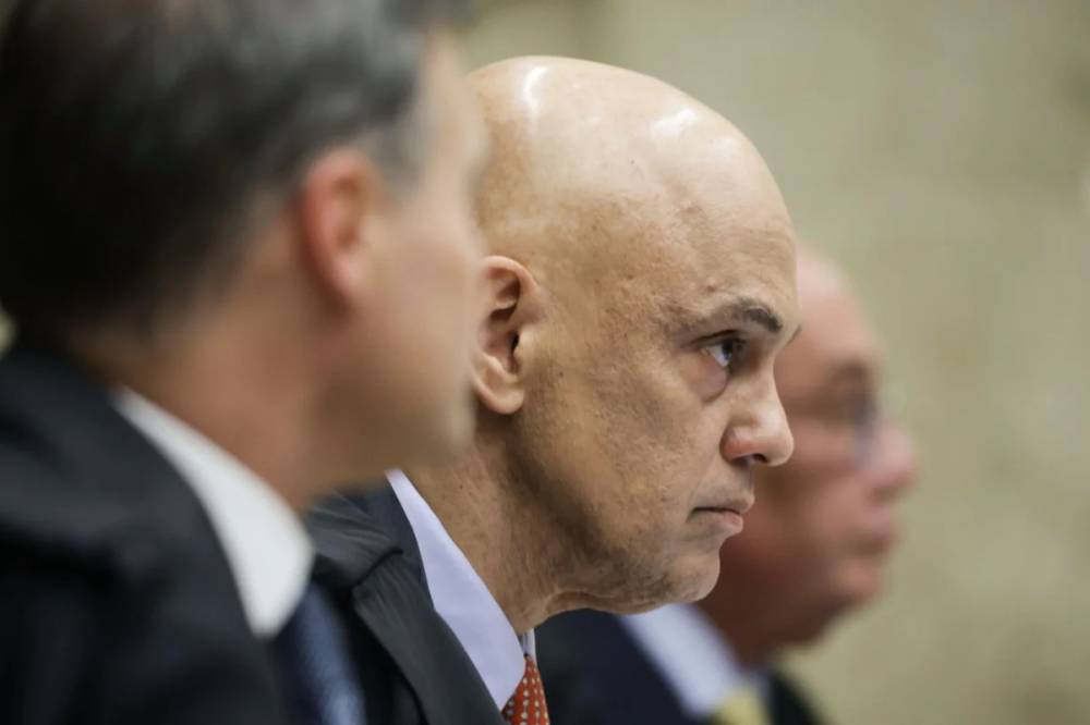 Fachin inclui em investigação nota na qual Moraes negou contato com Vorcaro