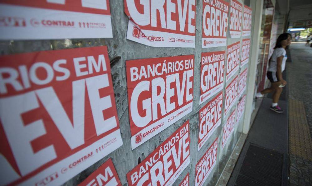 Funcionários da Caixa em Cuiabá entram em greve seguindo movimento nacional