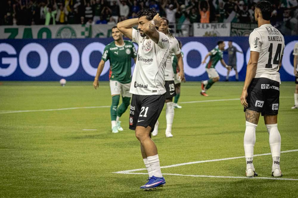 Humilhado, depois da goleada do Palmeiras por 4 a 1, jogador do Corinthians chora e detona diretoria