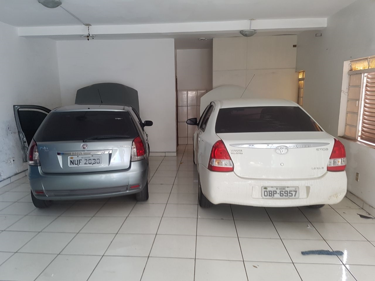  Suspeito é preso com dois veículos roubados e carro que deu apoio em roubo