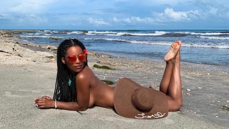  Bailarina do Faustão surpreende seguidores com pose ousada em praia