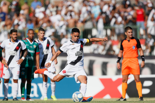 Vasco bate a Portuguesa e garante vaga antecipada às semifinais da Taça Guanabara