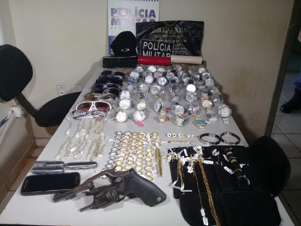 PM recupera jóias e relógios roubados em joalheria