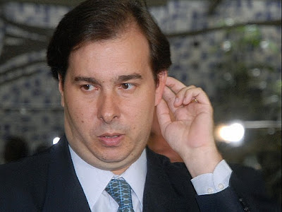  LAÇOS DE FAMÍLIA:  Rodrigo Maia diz que a crise é do Executivo e entre o presidente, seus filhos e Bebianno