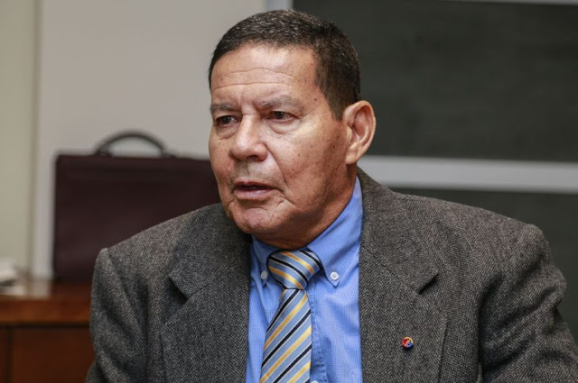  À BBC, Mourão diz que Congresso aprova 'qualquer coisa' para militar