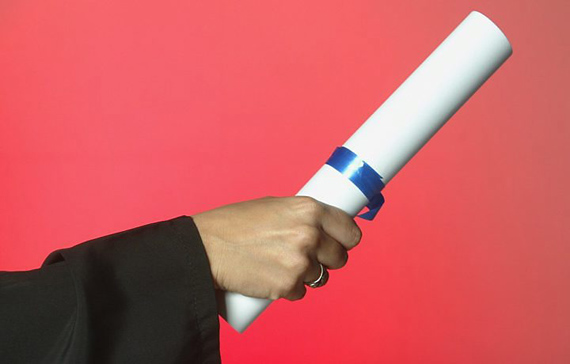 Faculdade é condenada em MT por não entregar diploma a aluna formada há 7 anos