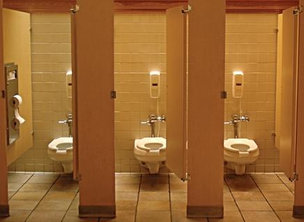 SEM DIREITO AO COCÔ E O XIXI: “Apertados” em Cuiabá não encontram banheiros públicos para fazerem suas necessidades