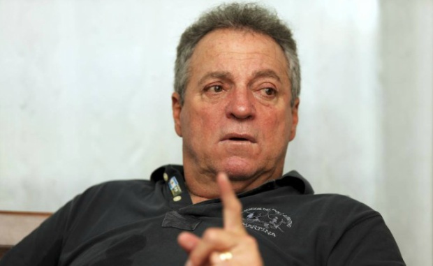 Abel Braga critica calendário cheio do Fla e elogia estratégia do Athletico-PR