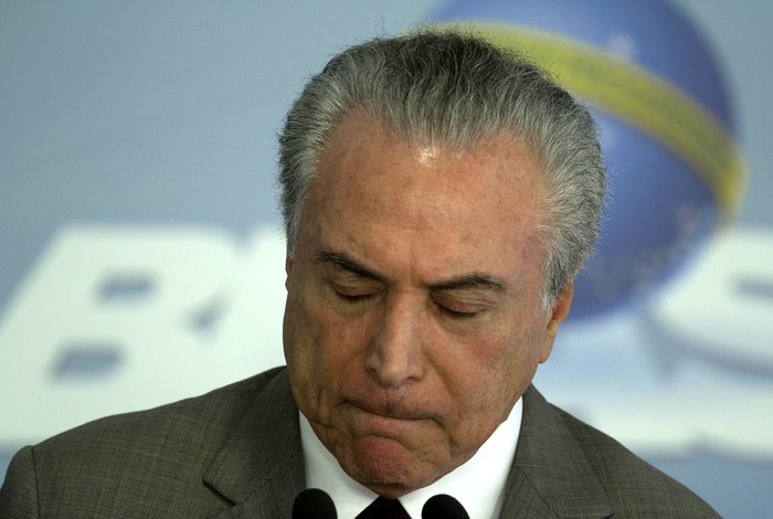  ALVO DA LAVA JATO Temer é preso e PF caça ex-ministro Moreira Franco e mais seis pessoas