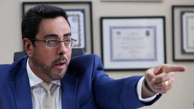 Juiz Bretas mandou grampear oito celulares de Temer um dia antes da prisão