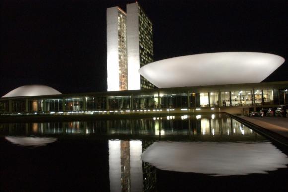 FOLIA: Deputados e senadores antecipam carnaval e esvaziam Congresso
