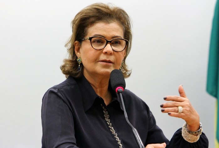 Em nota, Teté Bezerra desmente “tuitada” de Bolsonaro de que ela foi demitada da Embratur por patrocinar “jantar” e diz que presidente desconhece a realidade do país