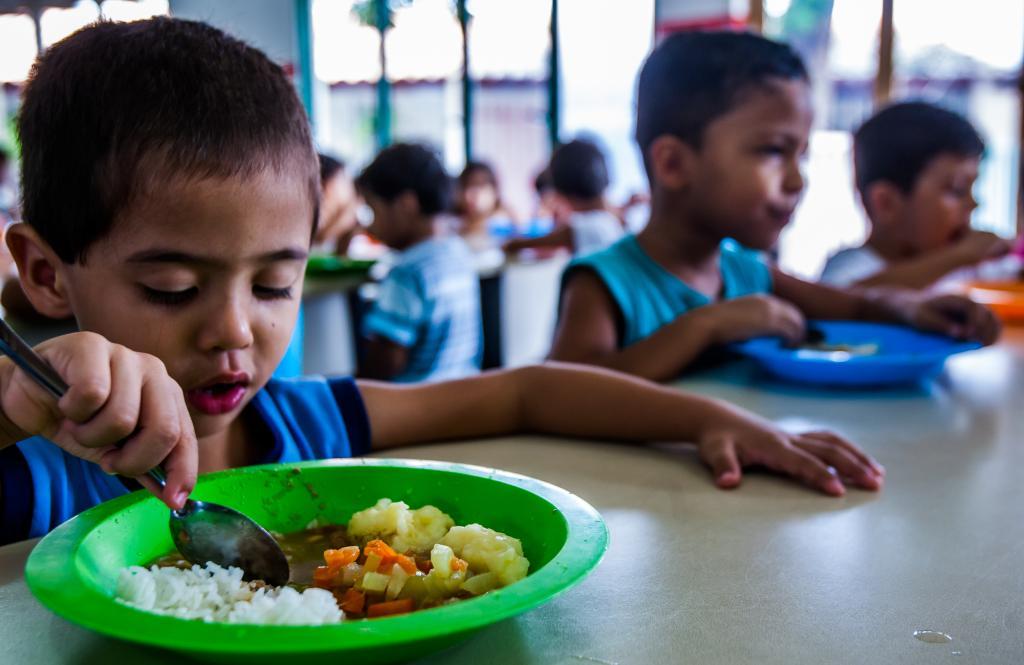 REPASSES EM DIA:  Escolas estaduais recebem R$ 5 milhões para alimentação escolar