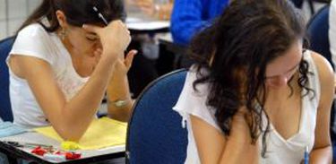 CAOS NA EDUCAÇÃO: Falta de perspectiva para retorno de financiamento estudantil (FIES) revolta alunos em MT; no país tem 1 milhão de contratos atrasados