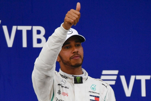 Na China, Hamilton supera companheiro e vence GP número mil da Fórmula 1