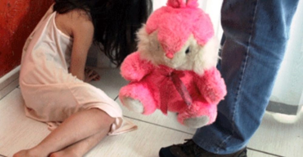 MONSTRO EM FORMA DE GENTE:  Pai engravida menina de 11 anos que sofre aborto