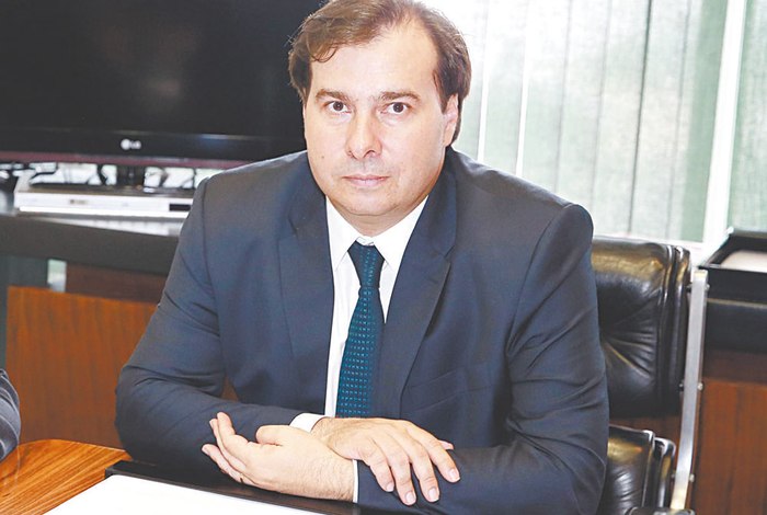 PERDEU A PACIÊNCIA: Moderado, Rodrigo Maia fica de 