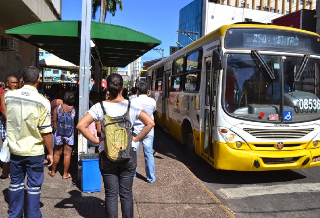 “PRESENTE DE GREGO”: Ônibus de Cuiabá são velhos e aumento no preço das passagens na véspera do Dia do Trabalhador revolta usuários