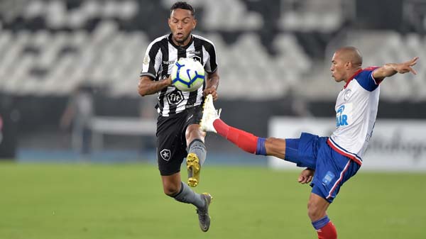 Botafogo conquista 1ª vitória no Brasileiro em virada sobre o Bahia