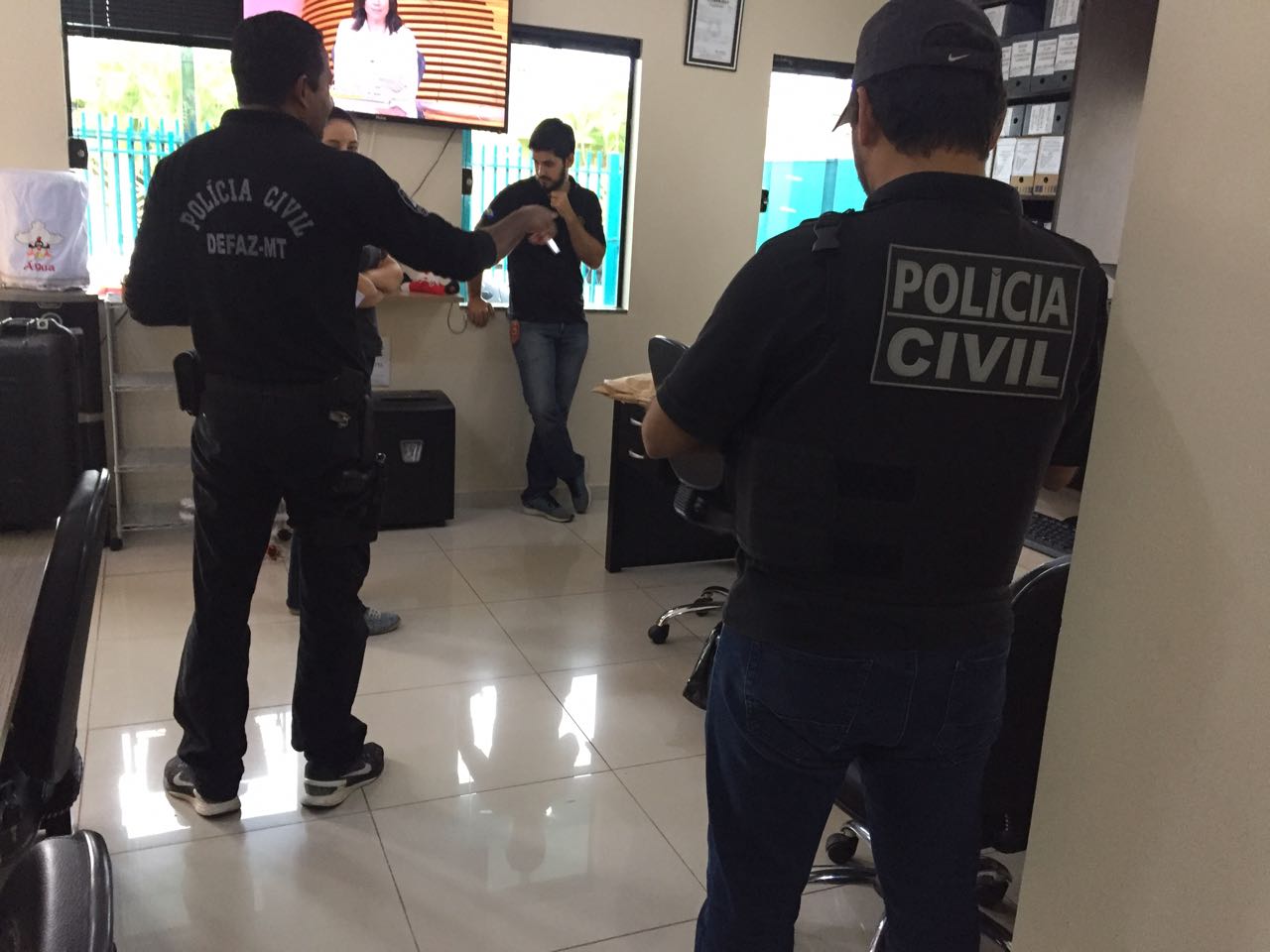 Escritórios de advogados e residências são alvos de mandados judiciais
