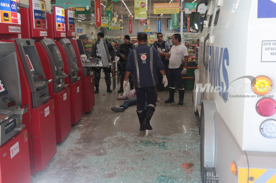 Mulher que faz segurança em carro-forte é suspeita de informar quadrilha que assaltou Atacadão