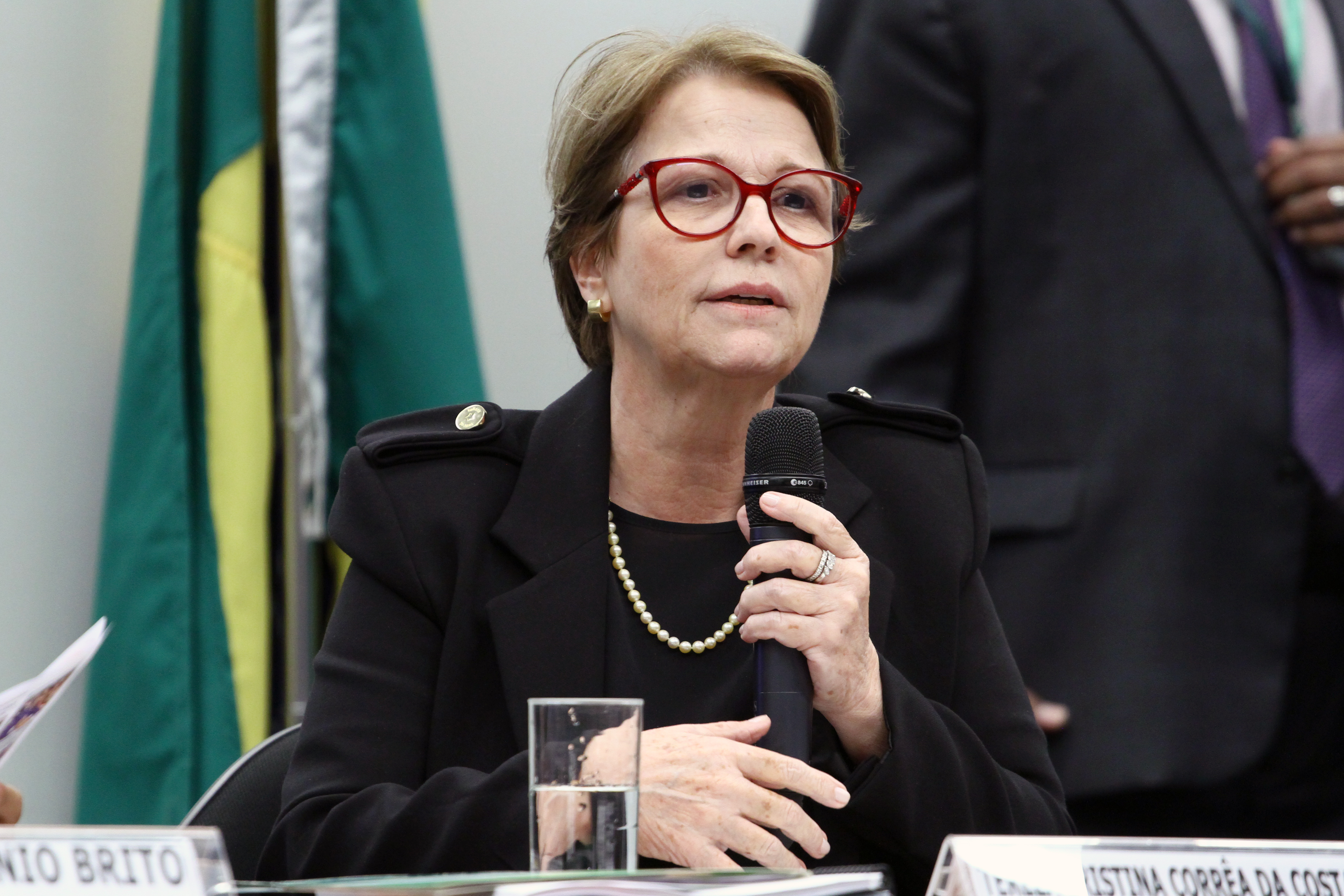 Política do MS, ministra Tereza Cristina  contorna crises criadas pelas 