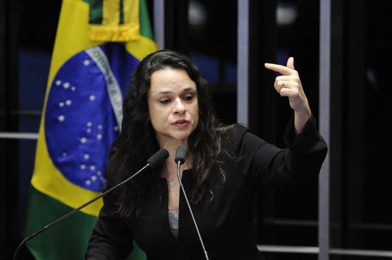 Bolsonarista de primeira hora, deputada Janaina Paschoal se diz contra manifestação  convocada para o dia 26