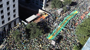 NINGUÉM GANHA: Para analistas, sequência de atos pró e contra governo baseados em quem leva mais gente às ruas pode elevar instabilidade