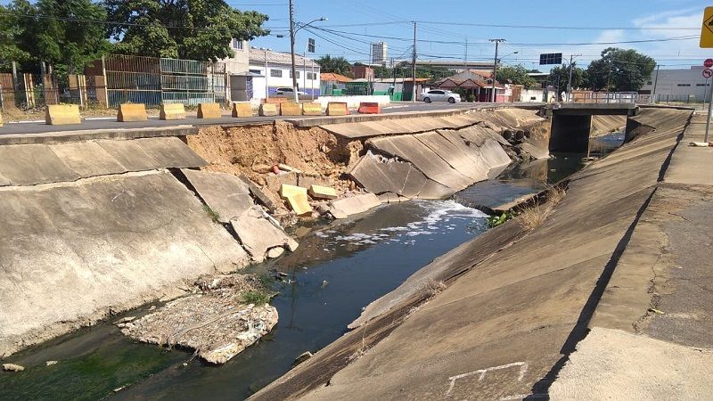 Empresa de políticos deixa 